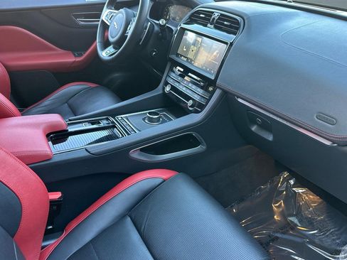 Used 2019 Jaguar F-PACE S image 33