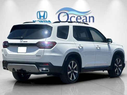 New 2025 Honda Pilot Touring image 5