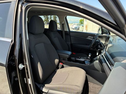 Used 2025 Kia Sportage LX FWD image 34