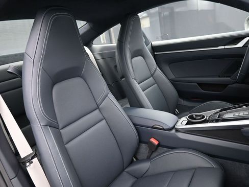 Certified 2025 Porsche 911 Carrera RWD image 29