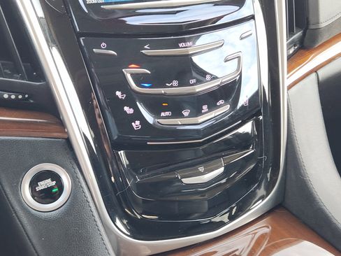 Used 2020 Cadillac Escalade ESV Premium Luxury image 20
