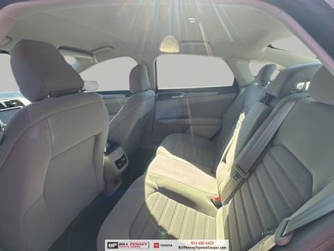 Used 2020 Ford Fusion SE image 12