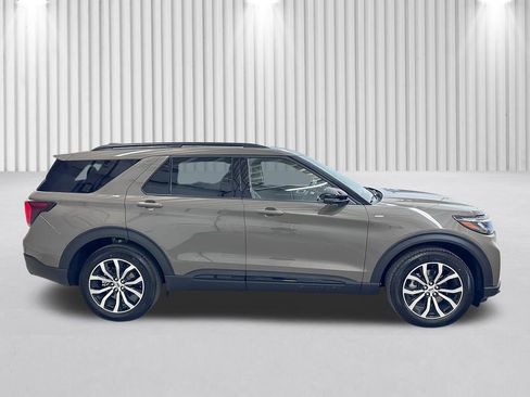 New 2026 Ford Explorer ST-Line image 3