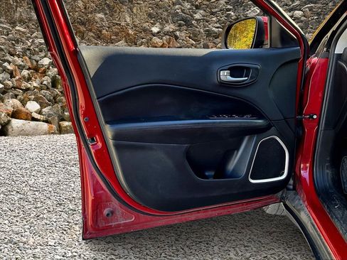 Used 2018 Jeep Compass Latitude image 19