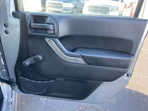 Used 2015 Jeep Wrangler Sport image 9