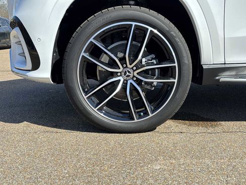 New 2026 Mercedes-Benz GLS 580 4MATIC image 12