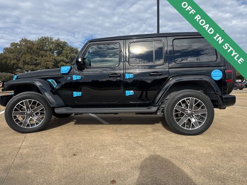 Used 2022 Jeep Wrangler Sahara image 7