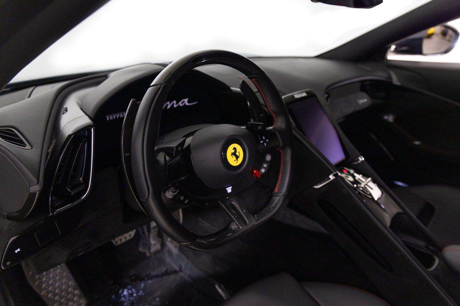 Used 2021 Ferrari Roma RWD image 20