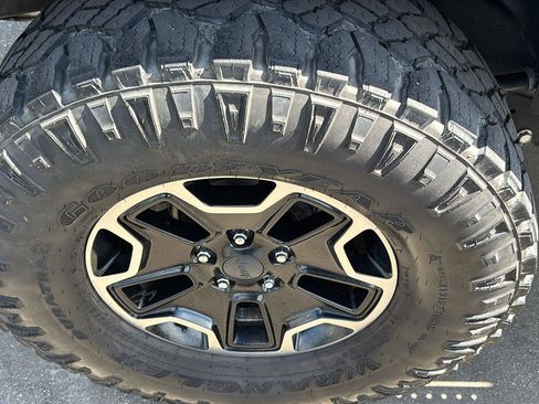 Used 2017 Jeep Wrangler Unlimited Rubicon AWD/4WD image 10