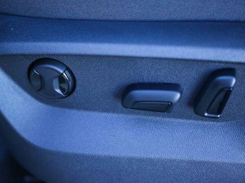 New 2026 Volkswagen Atlas SE image 32