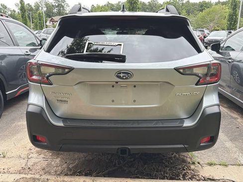 Used 2025 Subaru Outback Premium AWD/4WD image 5