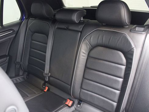 Used 2018 Volkswagen Golf R 4-Door image 18