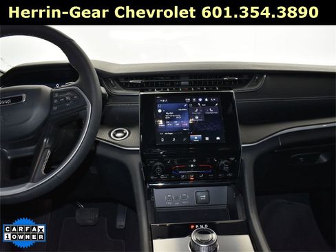 Used 2025 Jeep Grand Cherokee Altitude image 6