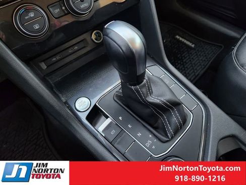 Used 2021 Volkswagen Tiguan SE image 23