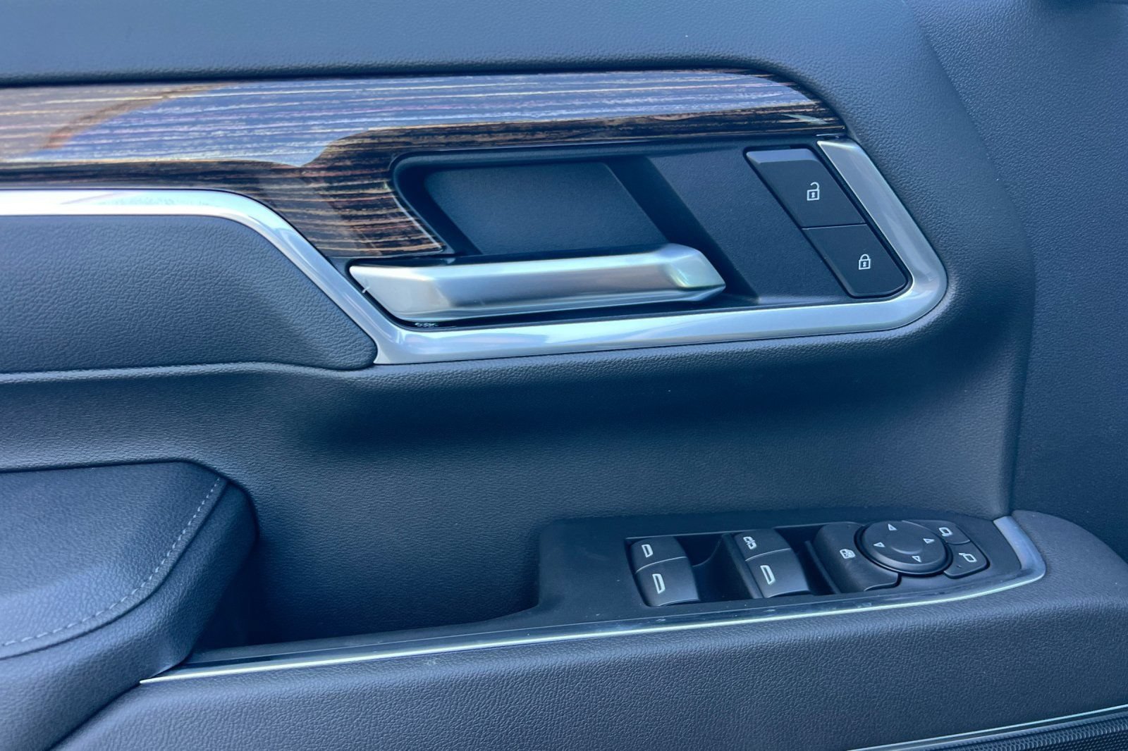 New 2026 GMC Sierra 2500 SLE AWD/4WD image 8