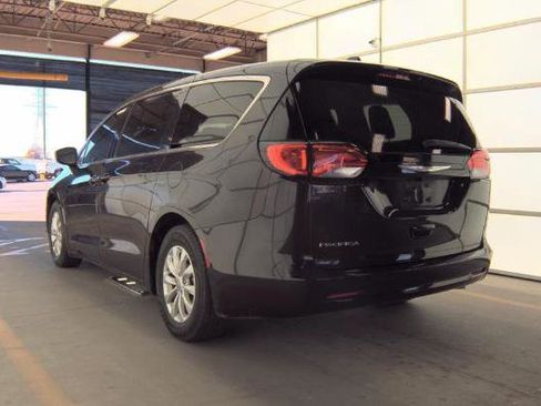 Used 2017 Chrysler Pacifica Touring w/ Tire & Wheel Group image 6