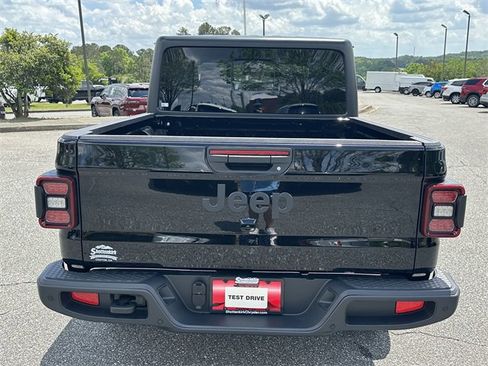 New 2025 Jeep Gladiator Sport image 4