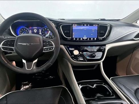 Used 2023 Chrysler Pacifica Limited FWD image 15