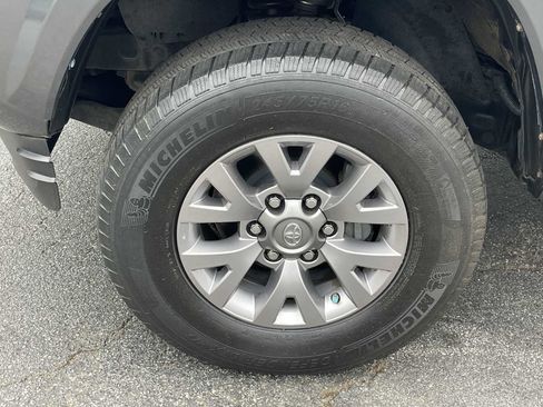 Used 2017 Toyota Tacoma SR5 RWD image 7