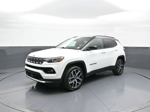 Used 2025 Jeep Compass Limited AWD/4WD image 10