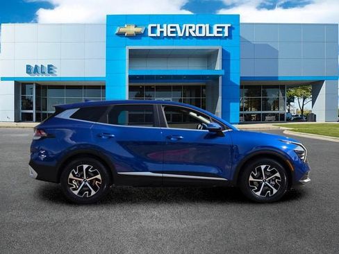 Used 2025 Kia Sportage EX FWD image 2