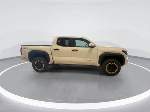 Used 2024 Toyota Tacoma TRD Off-Road AWD/4WD image 9