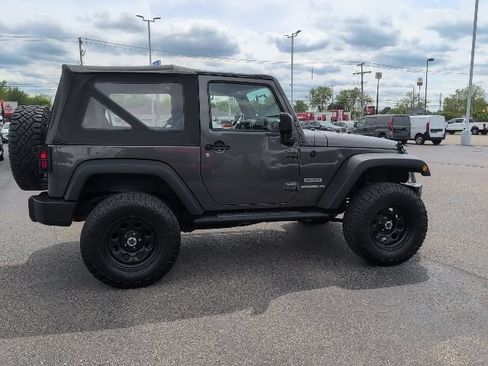 Used 2017 Jeep Wrangler Sport w/ Mopar Black Appearance Group AWD/4WD image 7