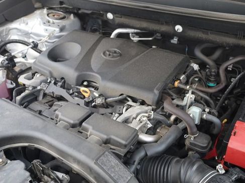 Used 2021 Toyota RAV4 LE AWD/4WD image 11