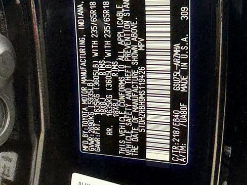 Used 2021 Toyota Highlander XLE AWD/4WD image 32