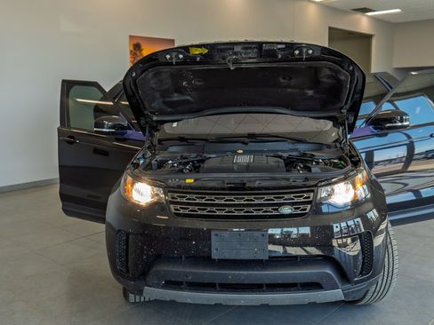 Used 2018 Land Rover Discovery SE image 15