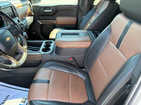 Used 2019 Chevrolet Silverado 1500 High Country w/ Z71 Off-Road Package AWD/4WD image 31