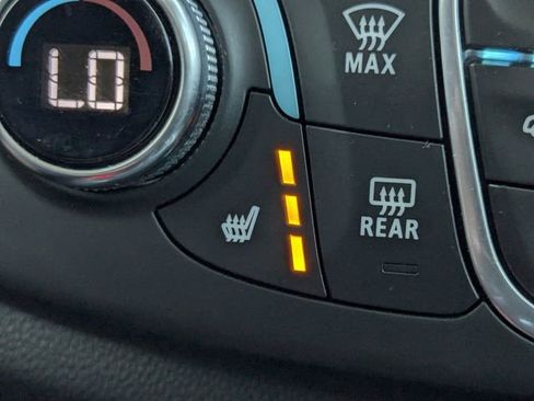 Used 2020 Chevrolet Traverse LT FWD image 29