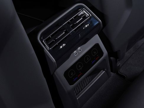 Used 2025 BMW M5 w/ Carbon Package image 34