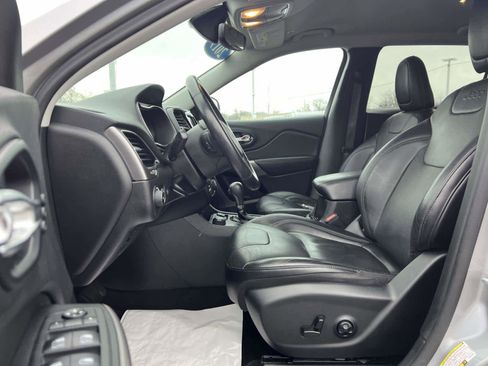 Used 2019 Jeep Cherokee Limited image 8