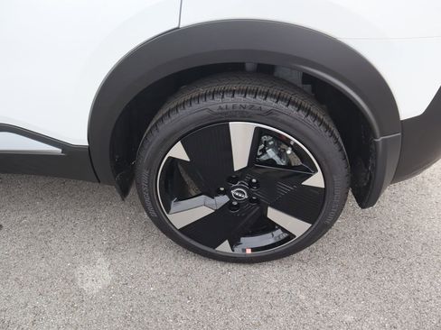 New 2026 Nissan Kicks SR w/ SR Premium Package image 9