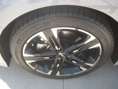 Used 2022 Kia K5 GT-Line FWD image 12