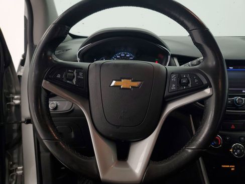 Used 2020 Chevrolet Trax LT w/ LT Convenience Package image 14