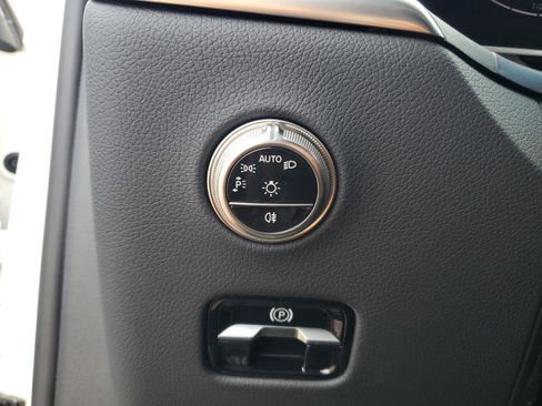 Certified 2025 Mercedes-Benz GLC 300 image 32