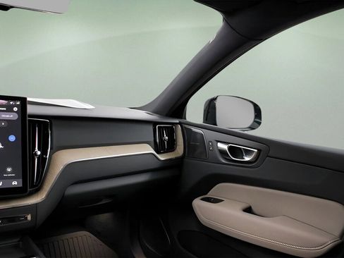 New 2026 Volvo XC60 B5 Plus w/ Protection Package Premier image 15