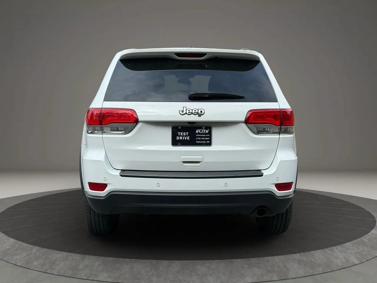 Used 2019 Jeep Grand Cherokee Laredo AWD/4WD image 5