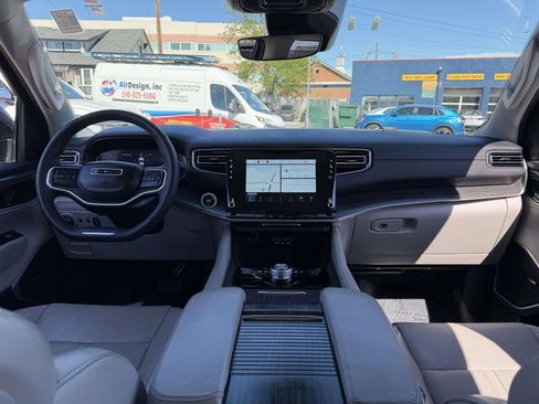 Used 2024 Jeep Wagoneer Series II w/ Flexible Seating Group AWD/4WD image 17