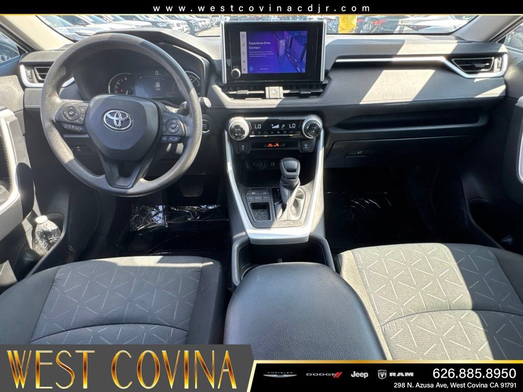 Used 2024 Toyota RAV4 XLE FWD image 31