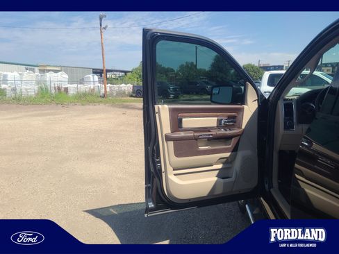 Used 2018 RAM 1500 Laramie w/ Convenience Group AWD/4WD image 13
