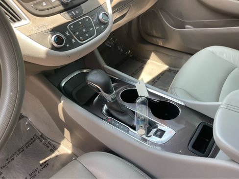 Used 2022 Chevrolet Malibu LT FWD image 17