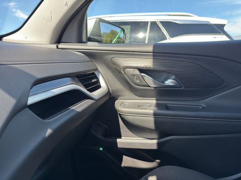 Used 2024 GMC Terrain SLE image 24