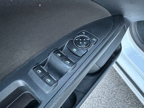 Used 2018 Ford Fusion SE image 12