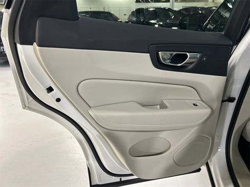 Certified 2023 Volvo XC60 B5 Ultimate w/ Climate Package image 21