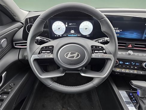 Certified 2024 Hyundai Elantra SEL w/ Convenience Package image 15
