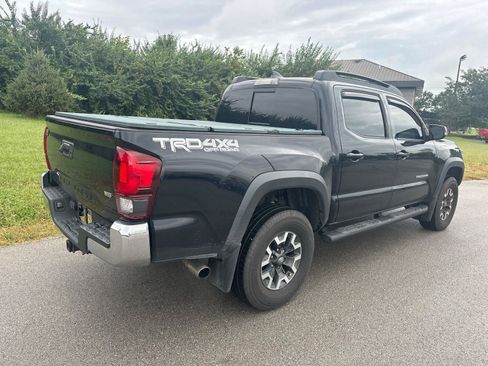 Used 2018 Toyota Tacoma TRD Off-Road AWD/4WD image 13