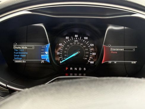 Used 2018 Ford Fusion SE w/ Fusion SE Technology Package FWD image 18